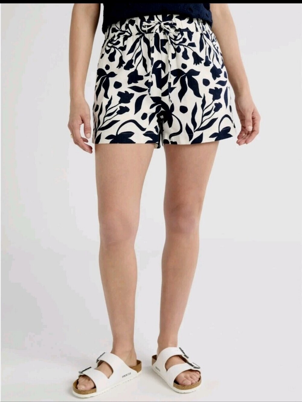 Time & Tru Women's Linen Blend Pull On Shorts MEDIUM (8-10) Navy Botanical